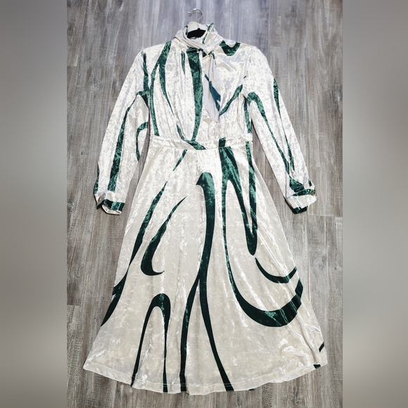 MOTF PREMIUM ABSTRACT VELVET TIE-NECK DRESS - Picture 2 of 4